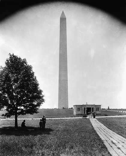 Washington Monument in 1900